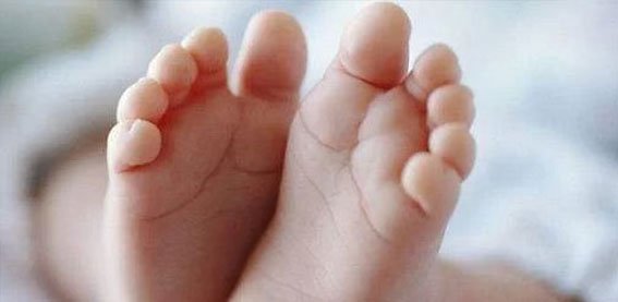 കൊടുങ്ങല്ലൂരിൽ പ്രസവത്തിനിടെ കുഞ്ഞ് മരിച്ചു; പണിക്കേഴ്സ് ആശുപത്രിക്കെതിരെ പൊലീസിൽ പരാതി നൽകി കുടുംബം