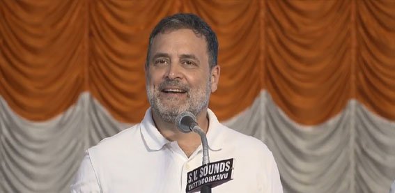 ‘KSRTCയിൽ സ്ത്രീകൾക്ക് സൗജന്യ യാത്ര, ക്ഷേമ പെൻഷൻ 3,000 രൂപയാക്കും’; അഞ്ച് ഗ്യാരൻ്റികളുമായി രാഹുൽ ഗാന്ധി