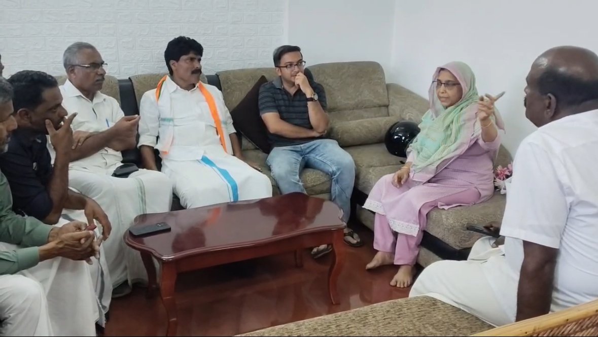 ‘കിട്ടാനുള്ളത് 32 ലക്ഷം രൂപ; ജീവിക്കാന് വല്ലാതെ പാടുപെടുകയാണ്’: ടി സിദ്ദിഖിന് മുമ്പില് കുടുംബം നേരിട്ട പ്രതിസന്ധികള് പറഞ്ഞ് ബ്രഹ്മഗിരി തട്ടിപ്പിനിരയായ ഫൗസിയ ബാനു