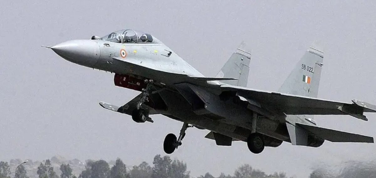 വ്യോമസേന വിമാനം അപകടത്തിൽപ്പെട്ടു; താൽക്കാലികമായി അടച്ച പൂനെ വിമാനത്താവളത്തിലെ പ്രവർത്തനം പുനരാരംഭിച്ചു