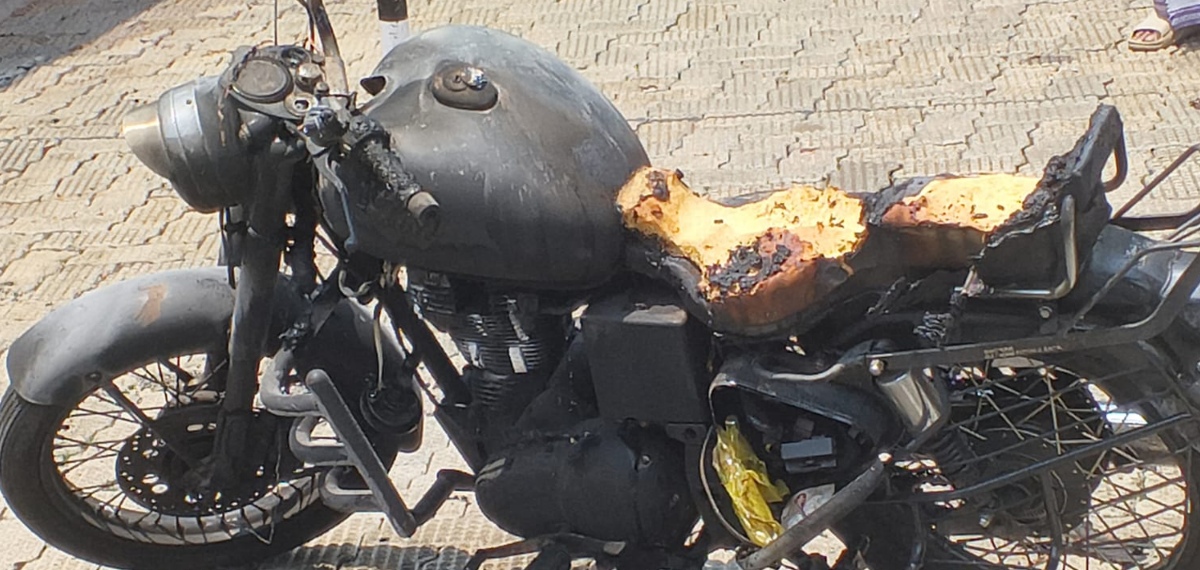കൊടും ചൂട്; കൊച്ചിയില്‍ ബൈക്കിന്റെ സീറ്റ് കത്തിനശിച്ചു