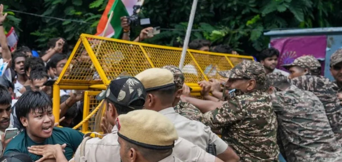 ഡല്ഹിയില് സംഘര്ഷം; സിജെപി സമരപ്പന്തല് പൊളിച്ച് നീക്കി പൊലീസ്, പ്രതിഷേധക്കാരെ പൂർണമായും ഒഴിപ്പിച്ചു