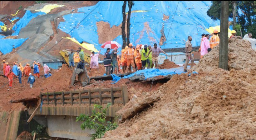 കള്ളാടി മണ്ണിടിച്ചില്; മൂന്നംഗ സമിതിയെ നിയോഗിച്ചു, മണ്ണ് നീക്കുന്നതിൽ റിപ്പോർട്ട് നൽകും
